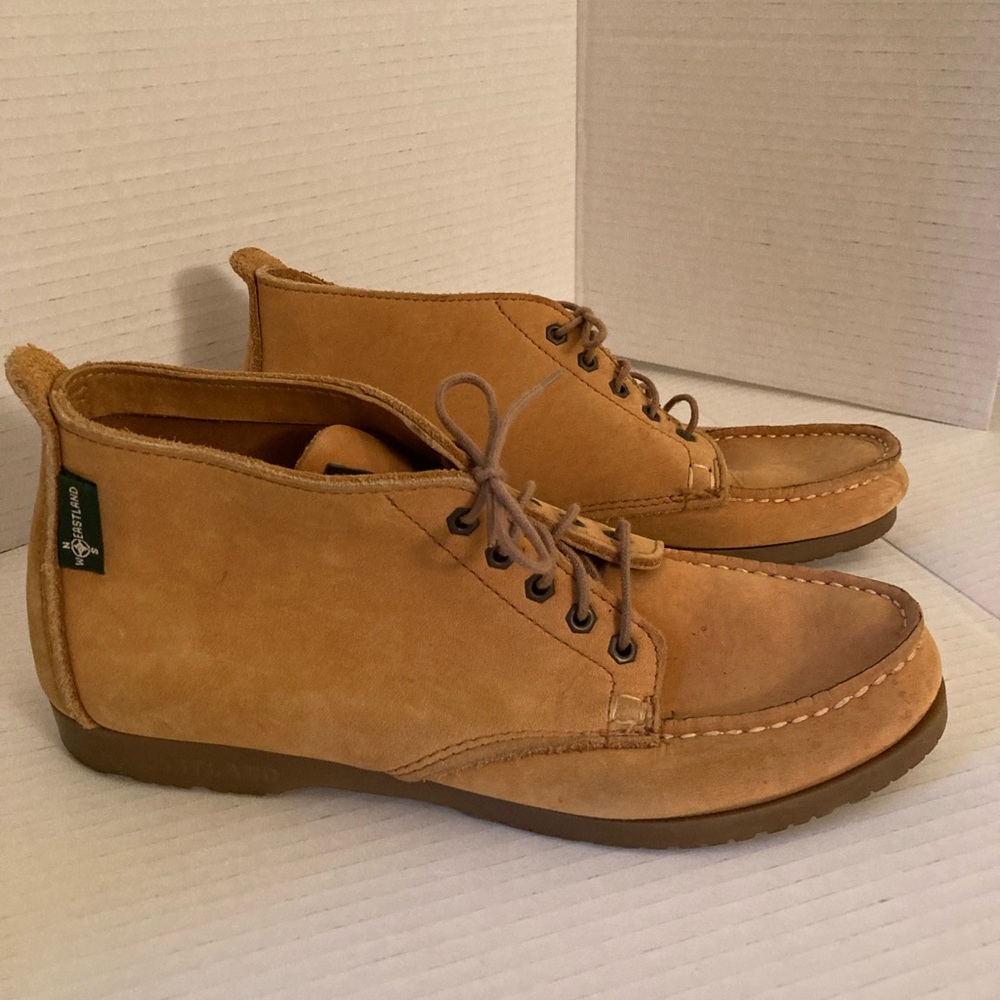 Women Eastland tan leather classic laced ankle boot  size 9.5